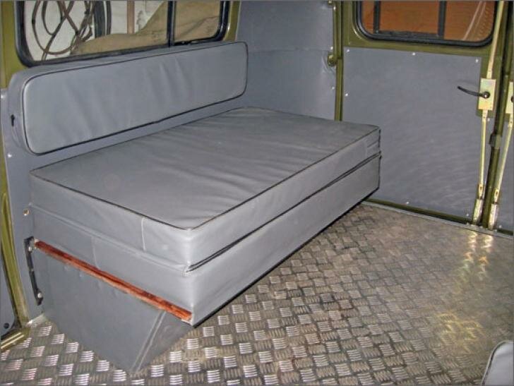 Раскладывающиеся сиденья для сна в кузове